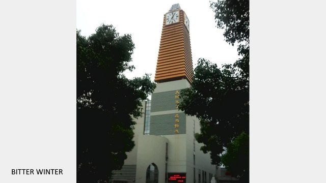 Dopo la rimozione della croce rimane solo la torre dell’orologio (Yang Guang'an /Bitter Winter)