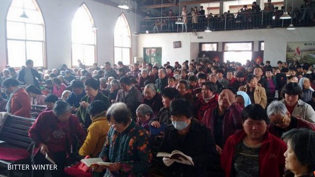 L’interno della Gospel Hall di Dongguan prima della demolizione
