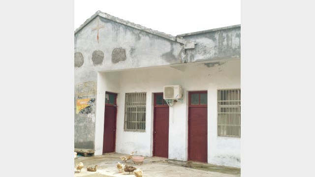 Dopo la Chiesa di Jiang Zhuang nel villaggio di Yuhuang, anche quella nella città di Shunhe è stata chiusa e la sua croce coperta
