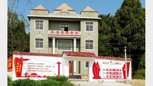 Dopo che la croce è stata rimossa dalla sala della predicazione nel villaggio di Meisha, nella contea di Shanggao