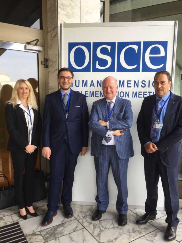 Massimo Introvigne al meeting dell’OSCE a Varsavia con Christine Mirre e Thierry Valle della ONG CAP-LC, e l’avvocato per i diritti umani Alex Amicarelli