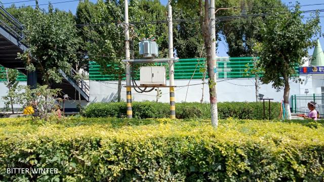 Esterno della Terza scuola media della contea di Qapqal Xibe