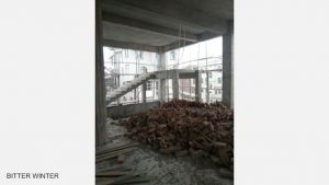 La chiesa delle Tre Autonomie del villaggio di Lincuo, area metropolitana di Fuqing, rimasta forzatamente incompiuta