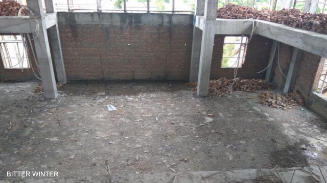 La chiesa delle Tre Autonomie del villaggio di Lincuo, area metropolitana di Fuqing, rimasta forzatamente incompiuta