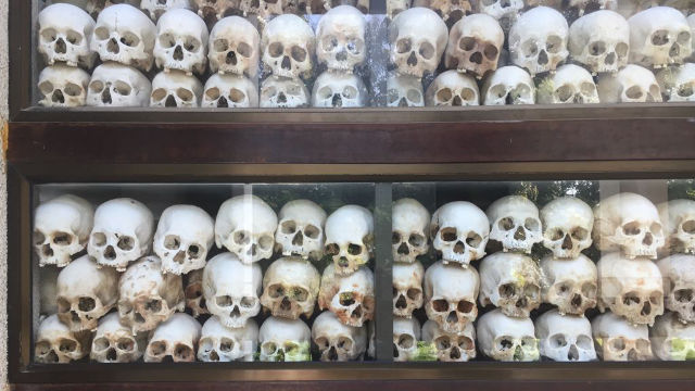 Lo stupa di Choeung Ek ospita 5mila teschi provenienti dalle fosse comuni dei Khmer rossi