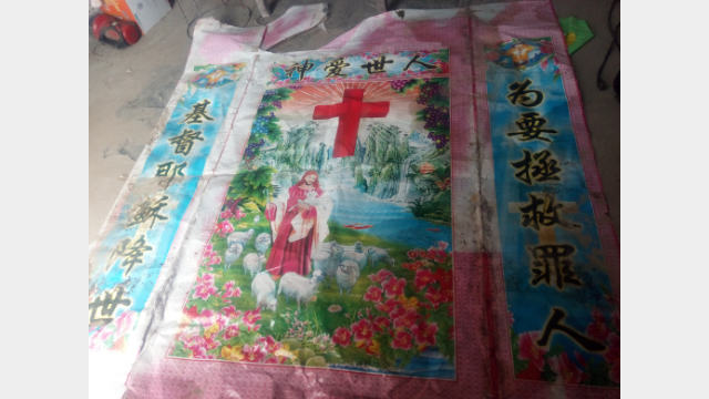 Un’immagine religiosa abbattuta