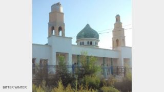 Ma, oltre alla chiusura delle moschee, nello Xinjiang molti musulmani hanno perso la famiglia, che ora si trova in carcere.