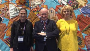 I relatori al Parlamento mondiale delle religioni del mondo: Holly Folk, Massimo Introvigne e Rosita Šorytė