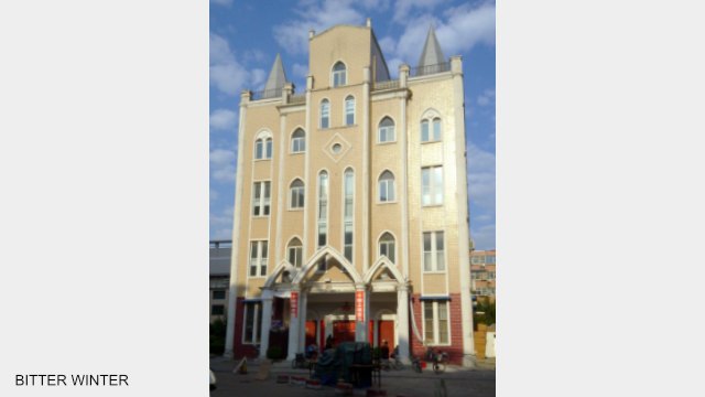 la chiesa cristiana di Zhongua dopo l’incendio della sua croce
