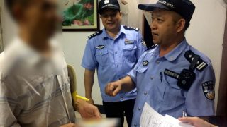 La polizia ha registrato le informazioni di identità