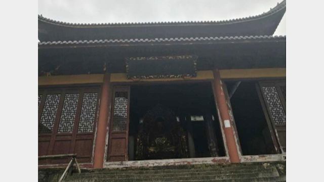 Il tempio nella città di Ningbo prima della demolizione
