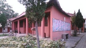L'area interna del tempio di Qigu a Xinmi