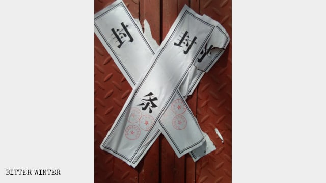 L'ingresso della chiesa è stato sigillato