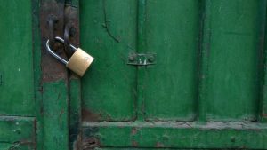 La porta chiusa