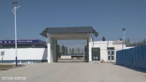 Vasto impianto produttivo adiacente al campo per la “trasformazione attraverso l’educazione”