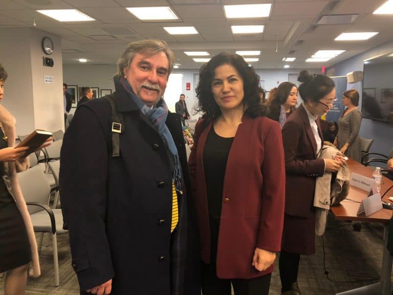 Rushan Abbas e Marco Respinti al Simposio sull’incarcerazione di massa degli uiguri in Cina, svoltosi all’Elliott School of International Affairs della George Washington University di Washington il 27 novembre 2018