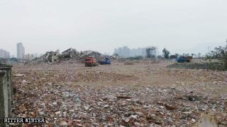 Il tempio buddista ridotto a un cumulo rovine