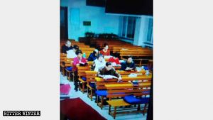 In una chiesa delle Tre Autonomie della città di Tieling il numero dei fedeli si sta riducendo