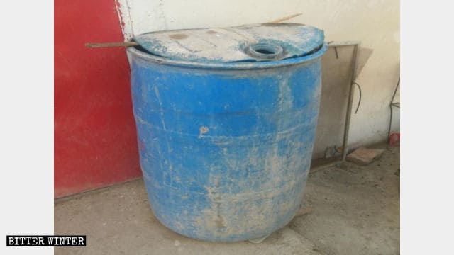 Un grosso serbatoio d'acqua deve essere installato in ogni casa in affitto per «scopi antiterrorismo».