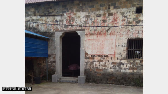 La casa diroccata in cui vive Tao Huilan