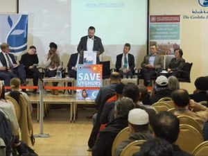 Harun Rashid Khan, Segretario generale del Consiglio musulmano di Gran Bretagna, parla al raduno