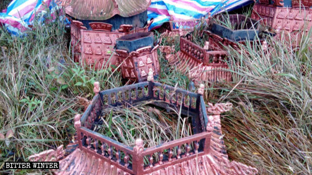 I bruciatori d'incenso del tempio Xifeng sono stati distrutti