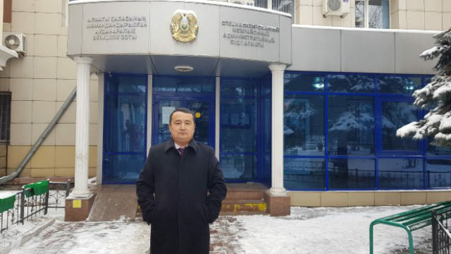 Serikzhan Bilash fuori dal tribunale