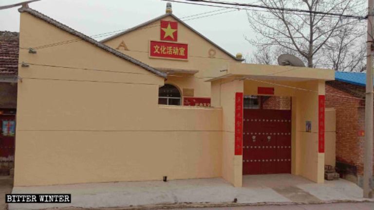 La chiesa cattolica nel borgo di Gujun è stata ridecorata per essere adibita a "Centro attività culturali"
