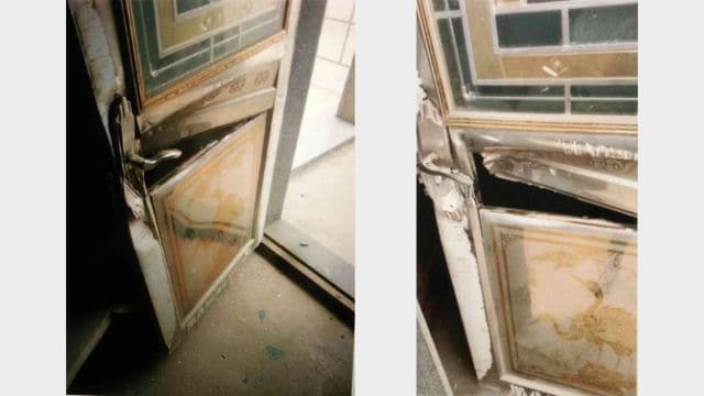 La polizia ha sfondato la porta posteriore della chiesa