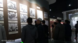 Musulmani di etnia hui alla mostra commemorativa sulla rivoluzione
