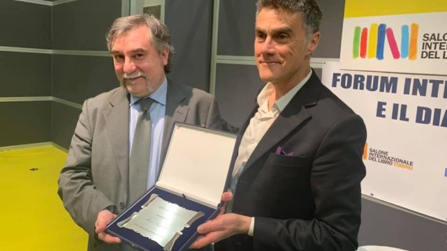 Marco Respinti riceve il premio