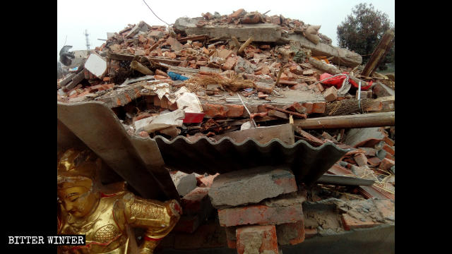Il tempio Hongshan ridotto in rovina