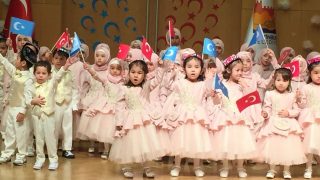 Bambini uiguri, molti di loro