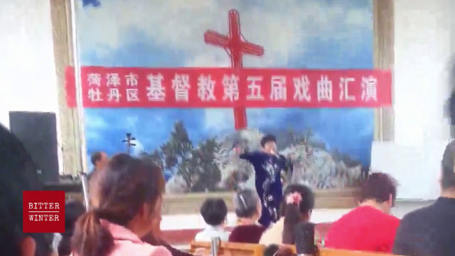 cantano delle politiche del Partito per la “sinizzazione” della religione