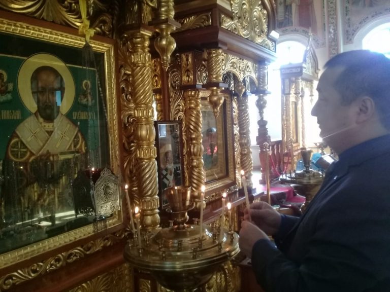 Serikhzan Bilash, il famoso dissidente, musulmano, in una chiesa ortodossa di Almaty, in Kazakistan. Una testimonianza importante