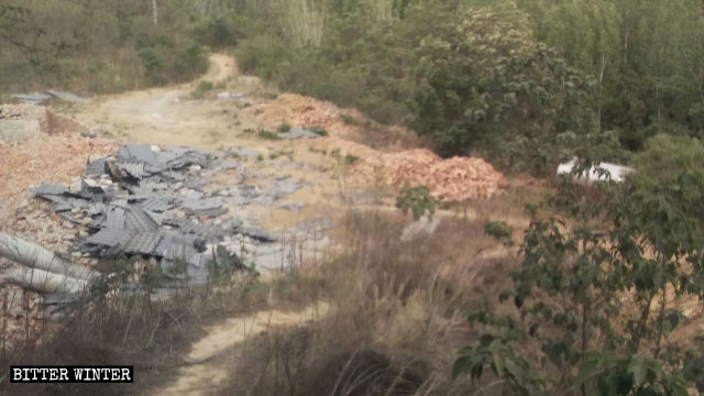 Un tempio del villaggio di Cheng'ou nel borgo di Qiaolou è stato raso al suolo