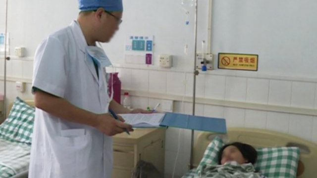 A medico è interrogatorio a paziente