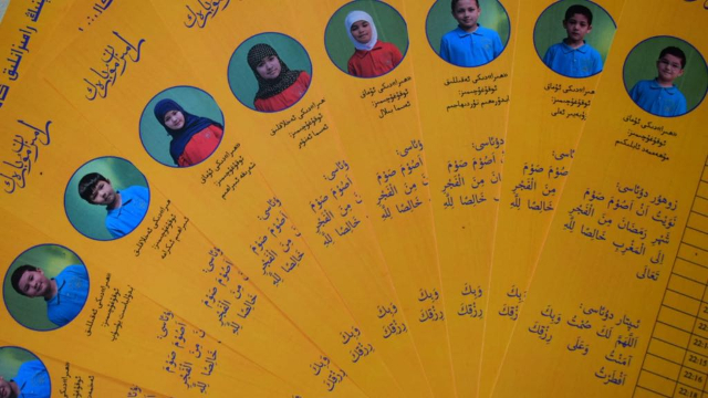 Uno dei modi per mantenere in vita la cultura uigura: i calendari del Ramadan per gli studenti