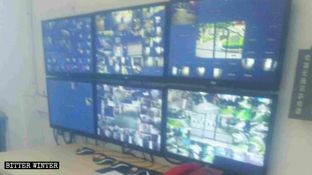 La sala di controllo all'interno di un complesso residenziale nella provincia dello Jiangxi