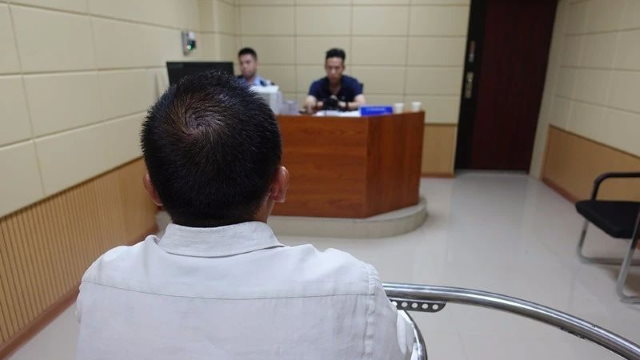 Il polizia in indagine