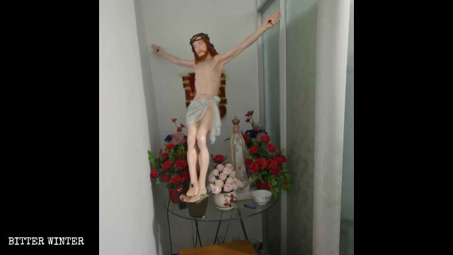 Il crocifisso è stato spostato dalla sala principale a una stanza piccola