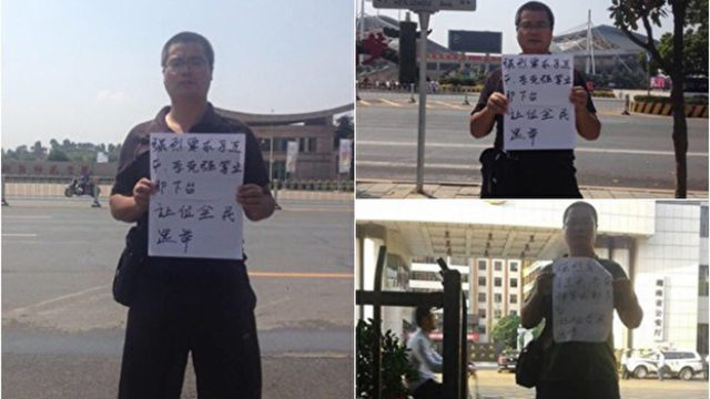 Wang Meiyu regge un cartello