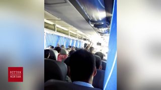 i credenti che si radunano su un autobus