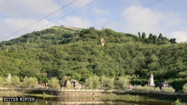 La scultura della testa del Buddha è stata demolita in maggio