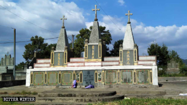 La tomba di mons. James Lin Xili, già vescovo di Wenzhou