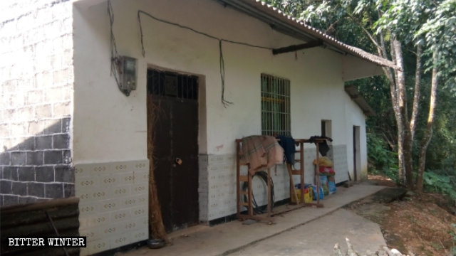 Sala per riunioni di una Chiesa domestica chiusa