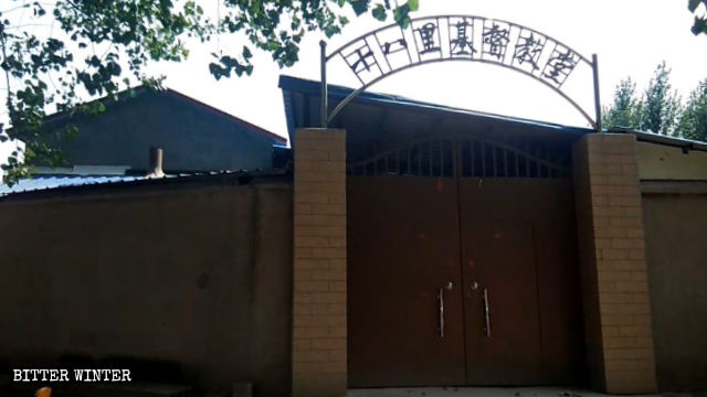 L'aspetto originale della chiesa delle Tre Autonomie nel villaggio di Shibali