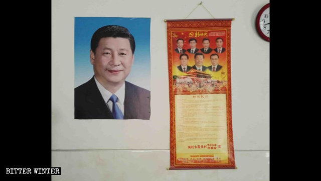 Xi Jinping e di altri leader del PCC