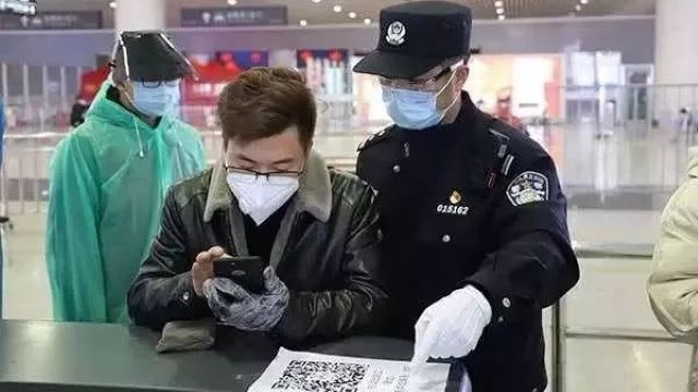 Gli agenti di polizia