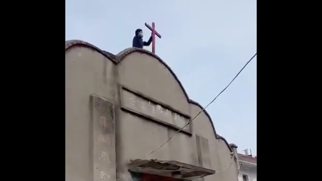 La croce è stata rimossa